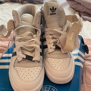 Adidas forum mid shoes white and Black with marbled detail W-7.5